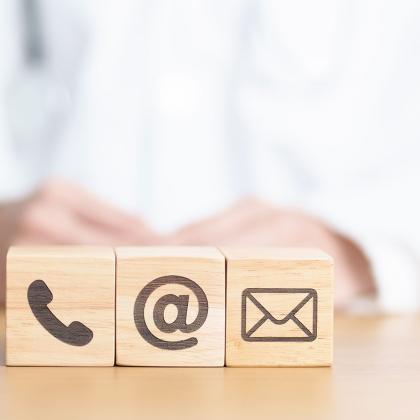 Kontakt via E-Mail, Telefon und per Post